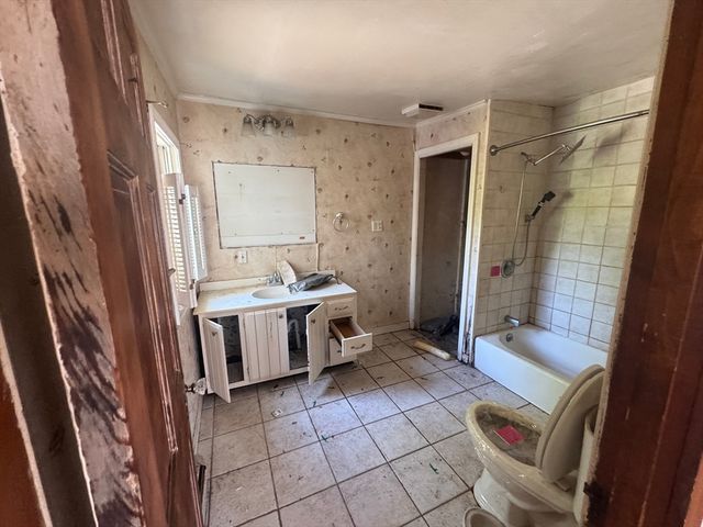 252 Main St, Medway, MA 02053