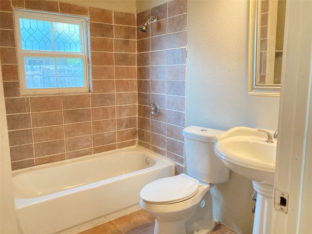 104 May Avenue, Cleburne, TX 76031