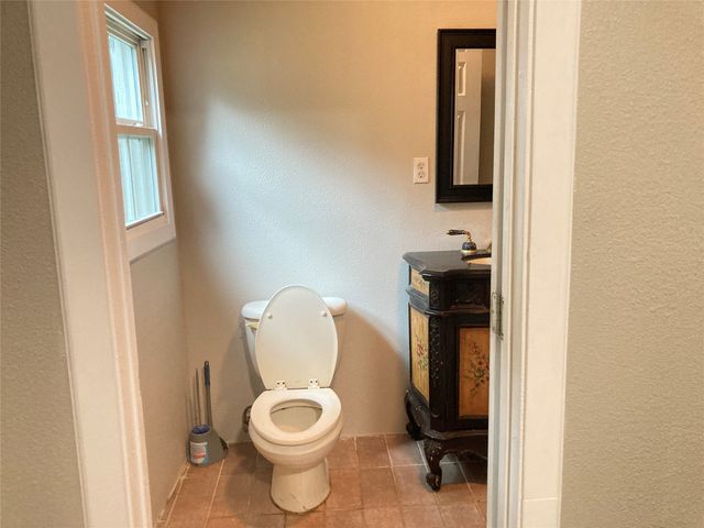104 May Avenue, Cleburne, TX 76031