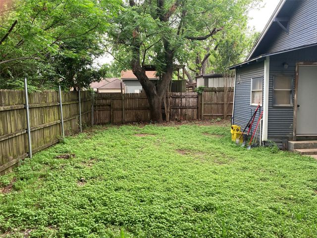 104 May Avenue, Cleburne, TX 76031