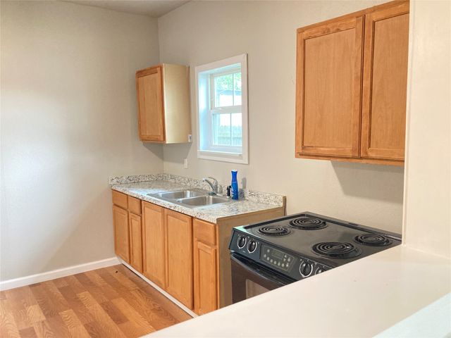 104 May Avenue, Cleburne, TX 76031