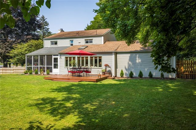 27 Shire Oaks Drive, Pittsford, NY 14534
