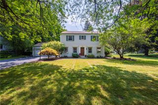 27 Shire Oaks Drive, Pittsford, NY 14534