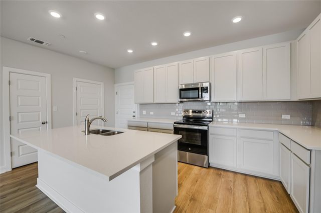 503 Emory Crossing BLVD, Hutto, TX 78634