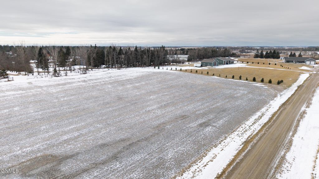 8084 Golden Acres Drive, Jamestown, ND 58401 photo 2