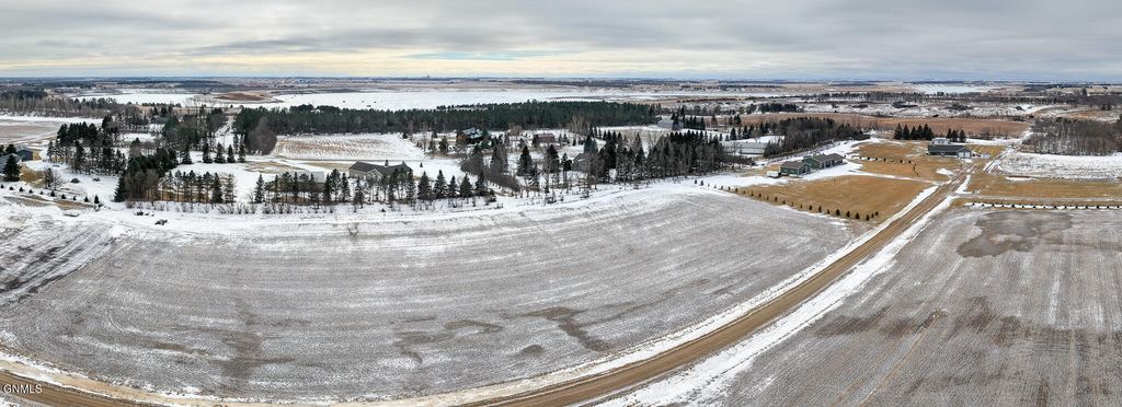 8084 Golden Acres Drive, Jamestown, ND 58401 photo 3