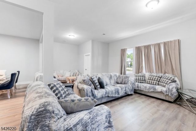 58 Park Ave, East Orange City, NJ 07017