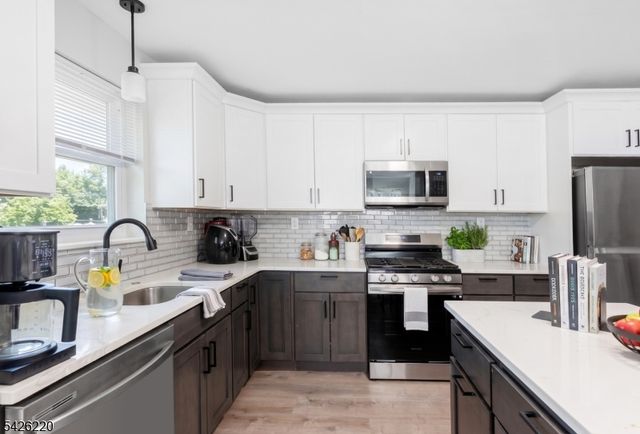 58 Park Ave, East Orange City, NJ 07017