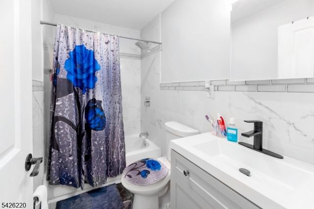 58 Park Ave, East Orange City, NJ 07017