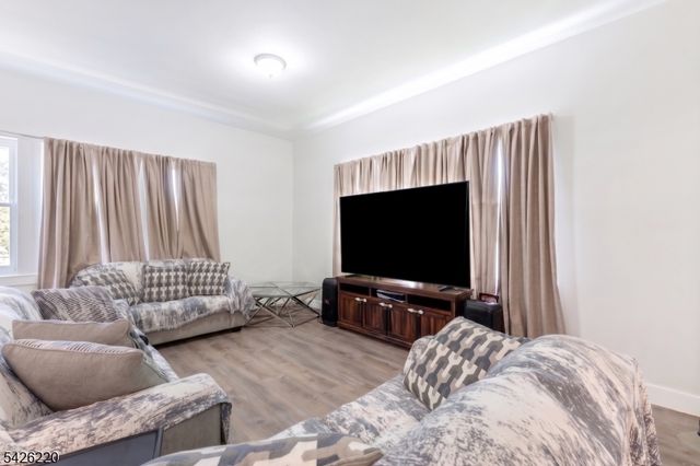 58 Park Ave, East Orange City, NJ 07017