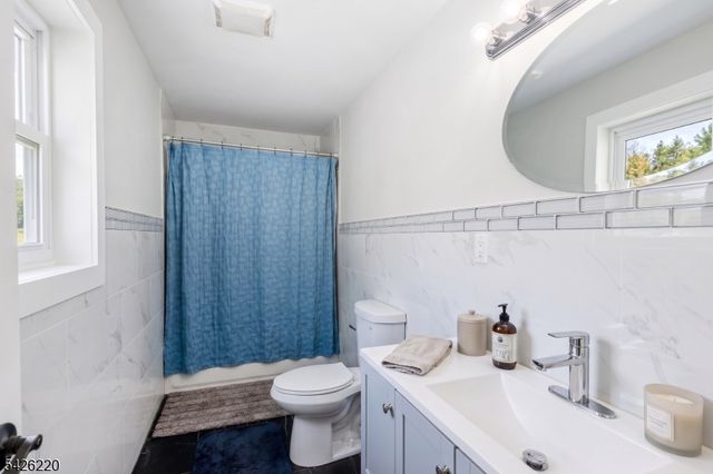58 Park Ave, East Orange City, NJ 07017