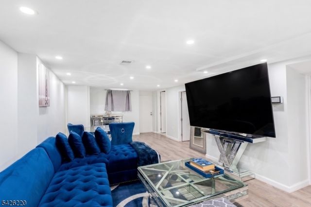 58 Park Ave, East Orange City, NJ 07017