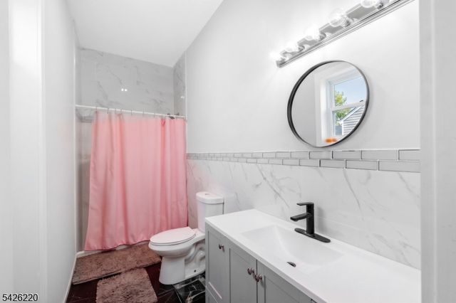 58 Park Ave, East Orange City, NJ 07017