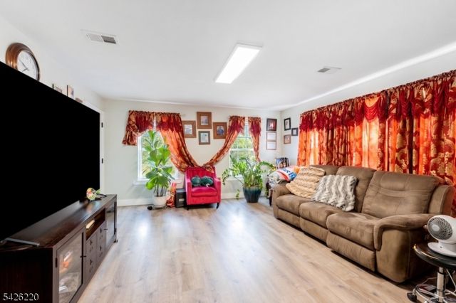 58 Park Ave, East Orange City, NJ 07017