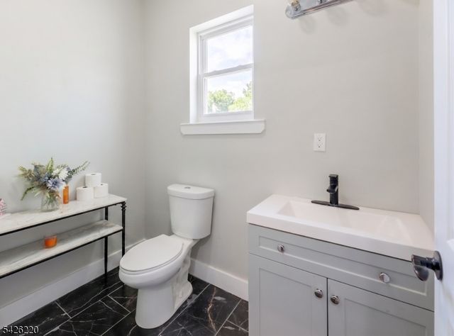 58 Park Ave, East Orange City, NJ 07017