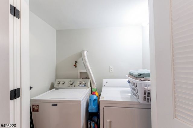58 Park Ave, East Orange City, NJ 07017