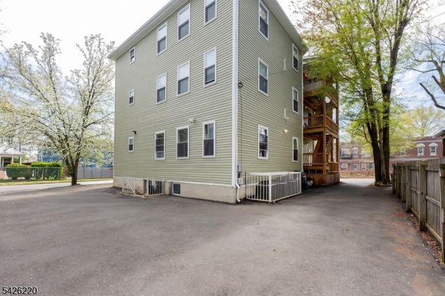 58 Park Ave, East Orange City, NJ 07017