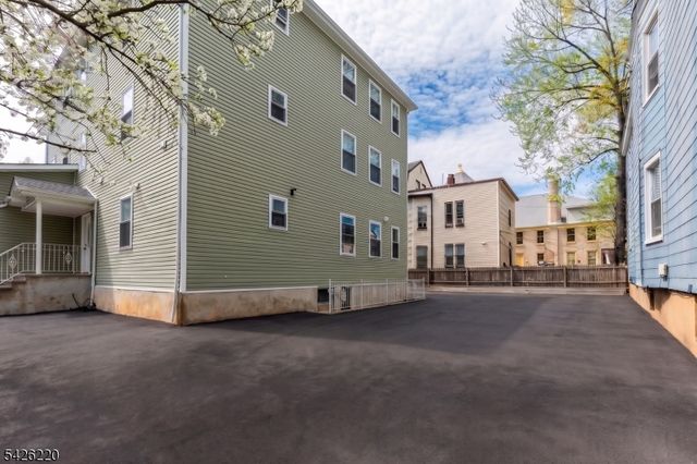 58 Park Ave, East Orange City, NJ 07017