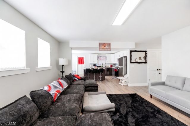 58 Park Ave, East Orange City, NJ 07017