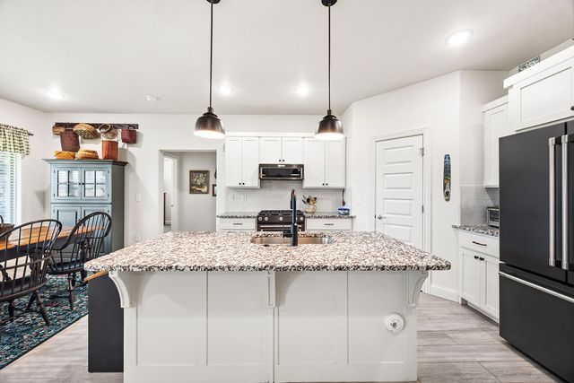 903 Lawlis Road, Siloam Springs, AR 72761