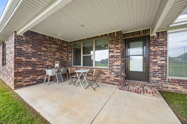 903 Lawlis Road, Siloam Springs, AR 72761