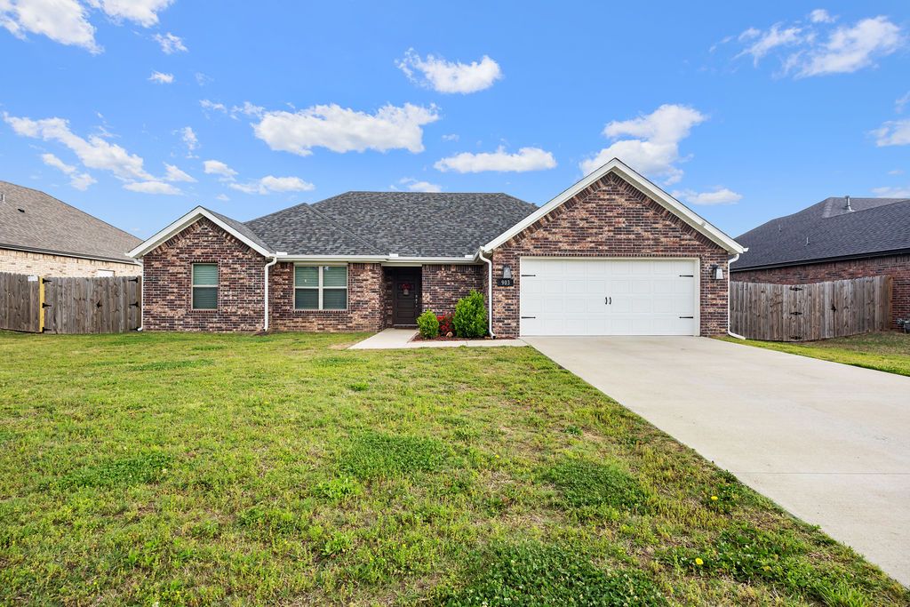 903 Lawlis Road, Siloam Springs, AR 72761