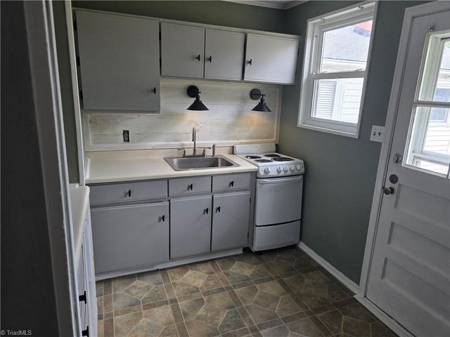 568 Overlook Street, Greensboro, NC 27403