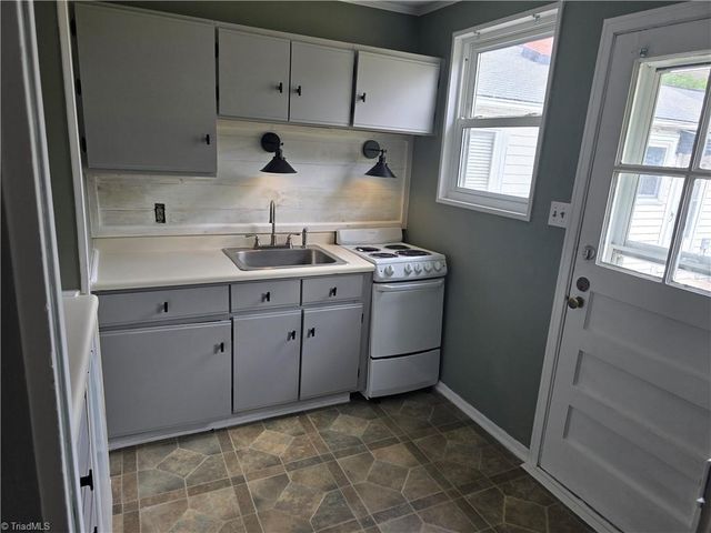 568 Overlook Street, Greensboro, NC 27403