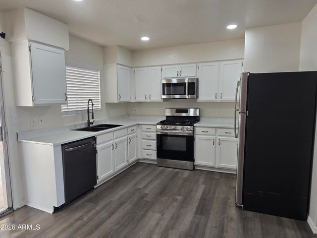 517 W GROVE Street, Phoenix, AZ 85041
