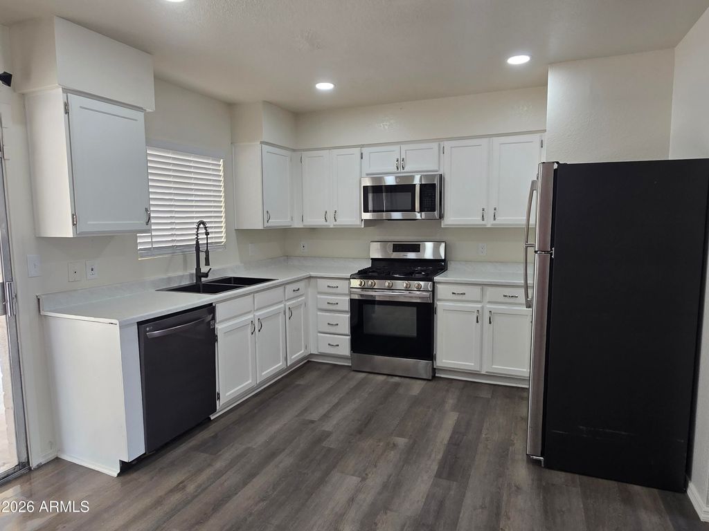 517 W GROVE Street, Phoenix, AZ 85041 — photo 3