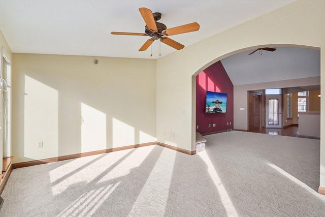 4041 S Fohr DRIVE, New Berlin, WI 53151