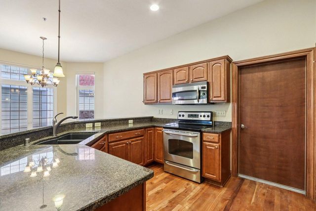 4041 S Fohr DRIVE, New Berlin, WI 53151