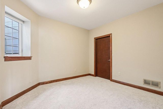 4041 S Fohr DRIVE, New Berlin, WI 53151