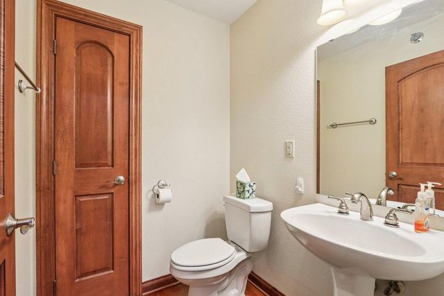 4041 S Fohr DRIVE, New Berlin, WI 53151