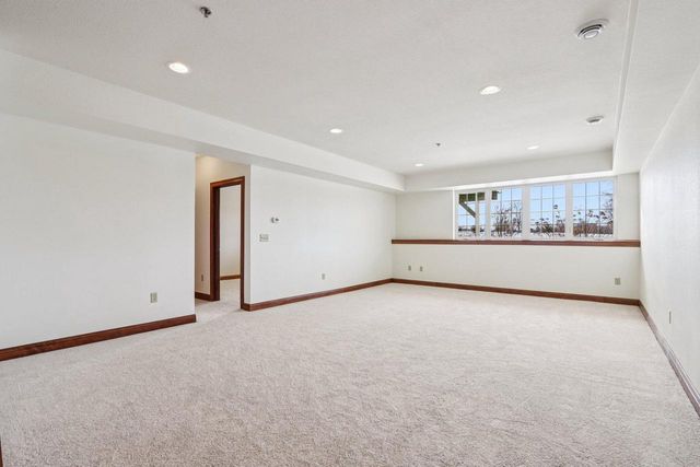 4041 S Fohr DRIVE, New Berlin, WI 53151