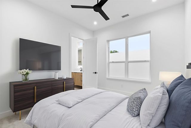 2812 Guymon Street, Dallas, TX 75212