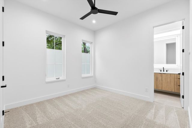 2812 Guymon Street, Dallas, TX 75212