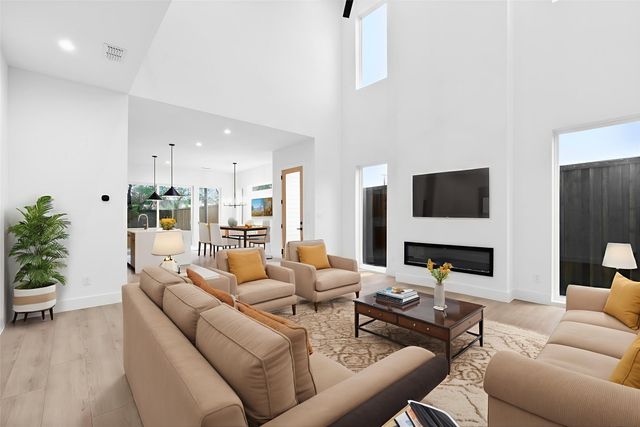 2812 Guymon Street, Dallas, TX 75212