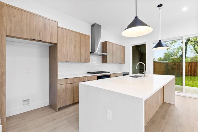 2812 Guymon Street, Dallas, TX 75212