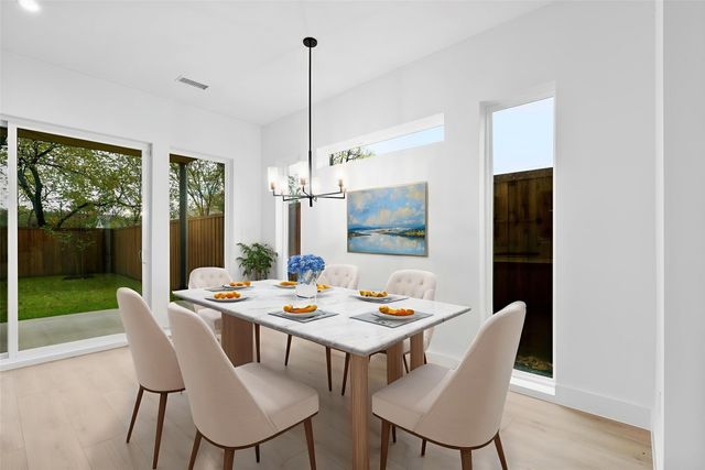 2812 Guymon Street, Dallas, TX 75212