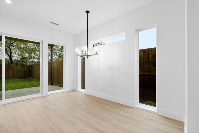 2812 Guymon Street, Dallas, TX 75212