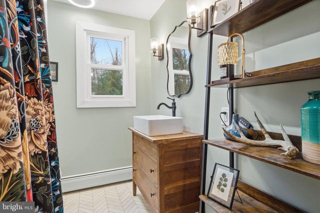 131 CRUSHER RD, Hopewell, NJ 08525