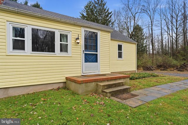 131 CRUSHER RD, Hopewell, NJ 08525