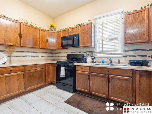 2729 S 23 Street, Omaha, NE 68108