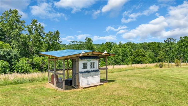 2657 Oak Grove Rd, Red Boiling Springs, TN 37150