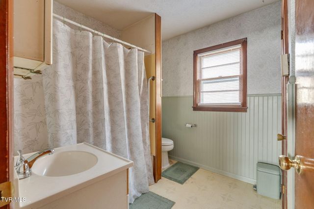 1343 Piney Flats Road, Watauga, TN 37694