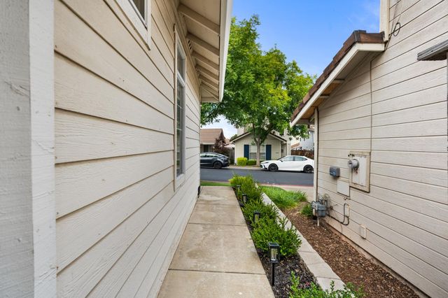 3360 Apollo Cir, Roseville, CA 95661