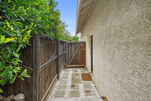 3360 Apollo Cir, Roseville, CA 95661