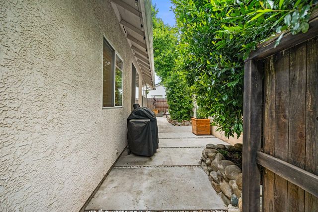3360 Apollo Cir, Roseville, CA 95661