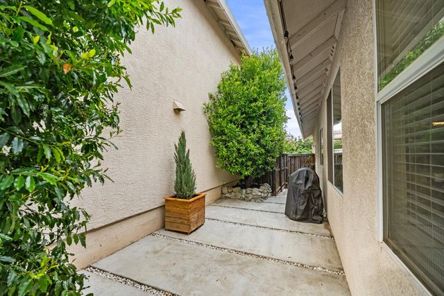 3360 Apollo Cir, Roseville, CA 95661